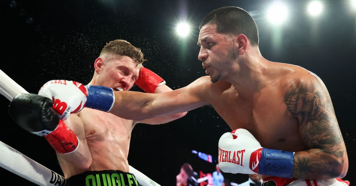 Featured image for Berlanga dominates Quigley with four knockdowns in boxing victory.
