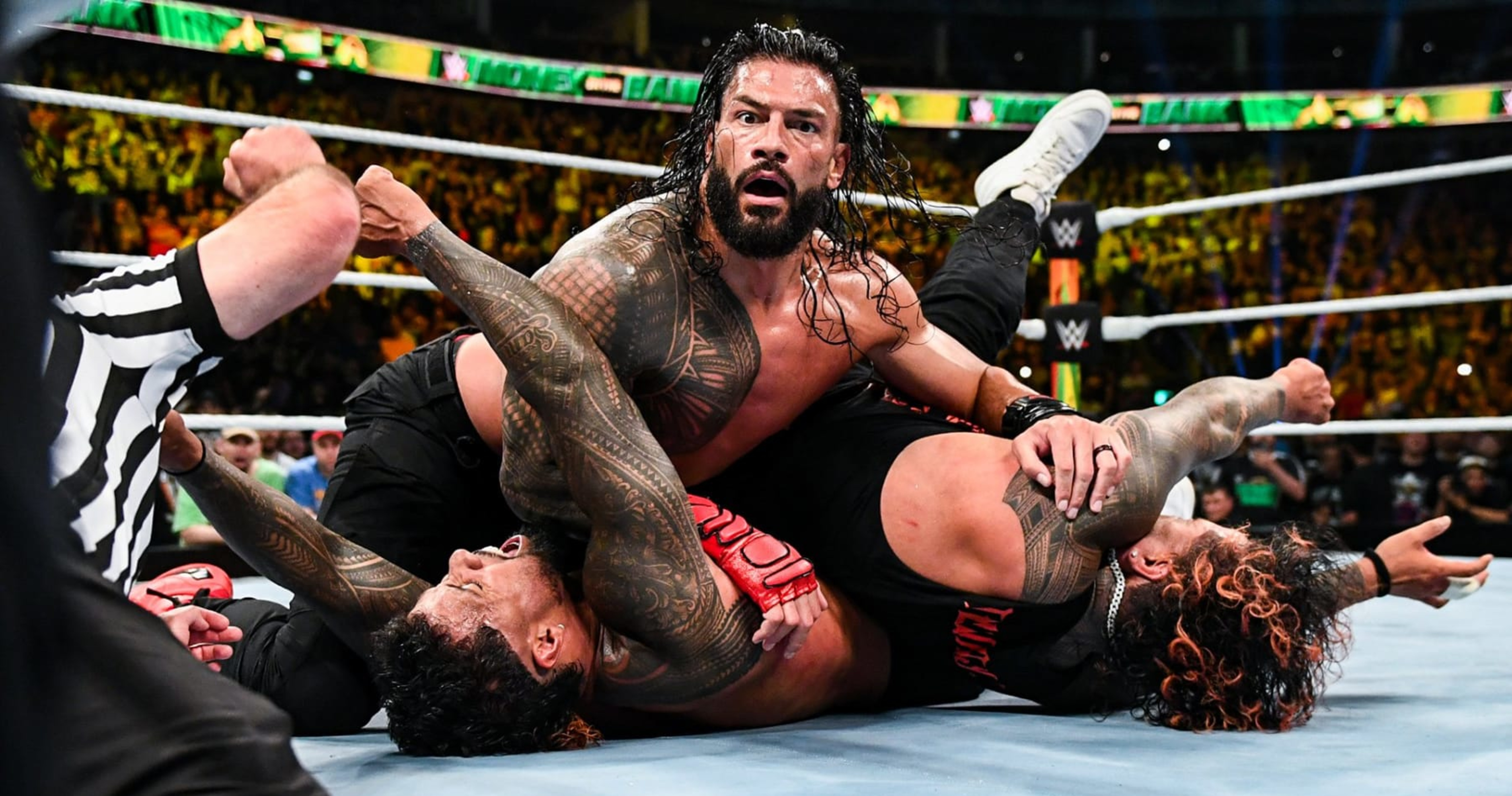 "Roman Reigns' Tribal Court Drama and Edge's Return: WWE SmackDown Highlights and Results"