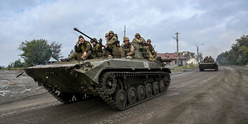 Ukrainian Ex-Commander Slams Russia's Ineffective Dragon's Teeth Defenses