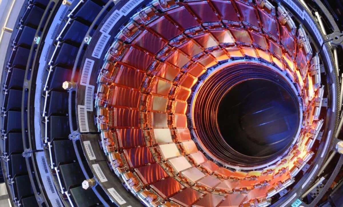 Ultra-Powerful Neutrino Sparks Dark Matter Clue From Ancient Black Hole