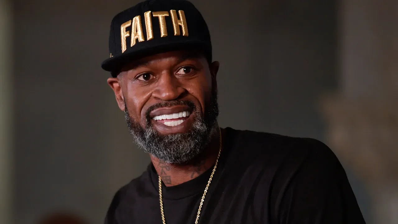 Controversy Surrounds Phoenix Suns' Coaching Decision.