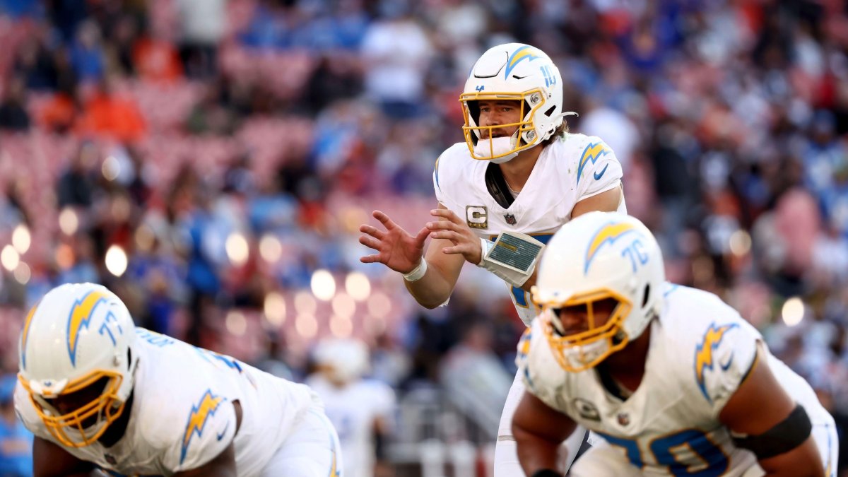 Featured image for Fantasy Football Week 11: Start 'Em, Sit 'Em Guide