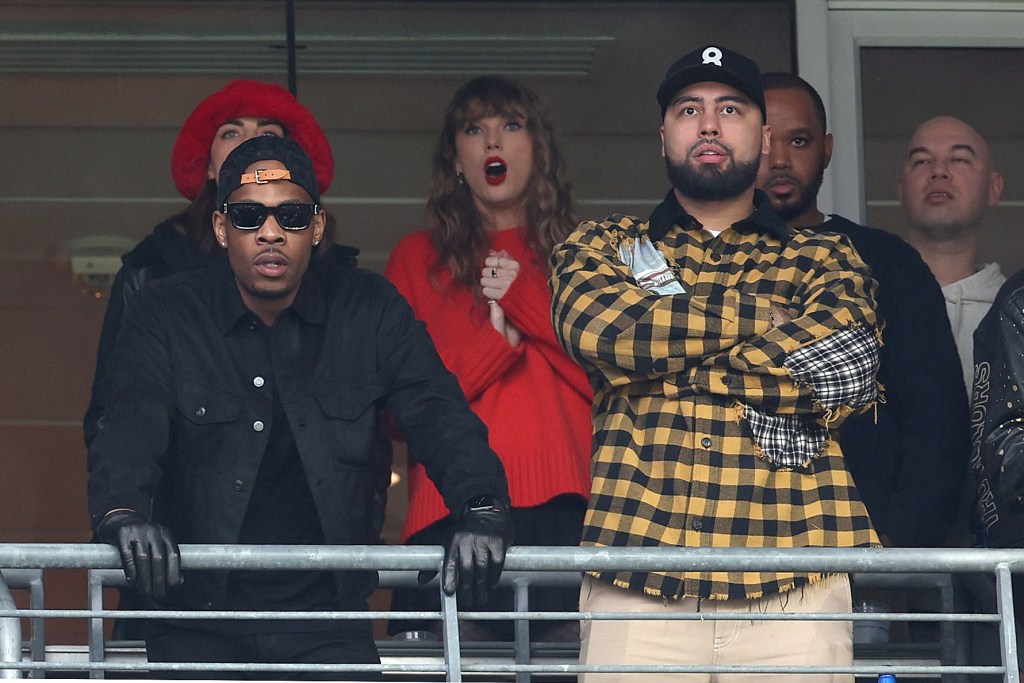"Taylor Swift Makes Surprise Appearance at AFC Championship Game in Baltimore"