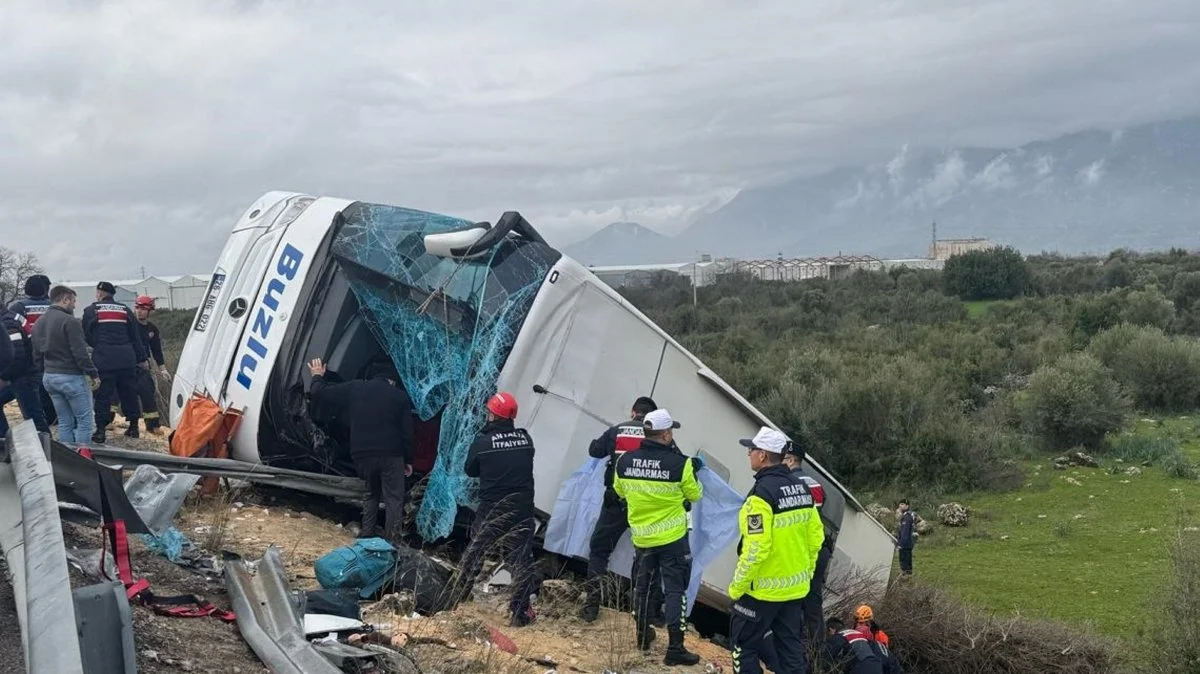 Nine dead, 26 injured as passenger bus plunges into ravine near Antalya