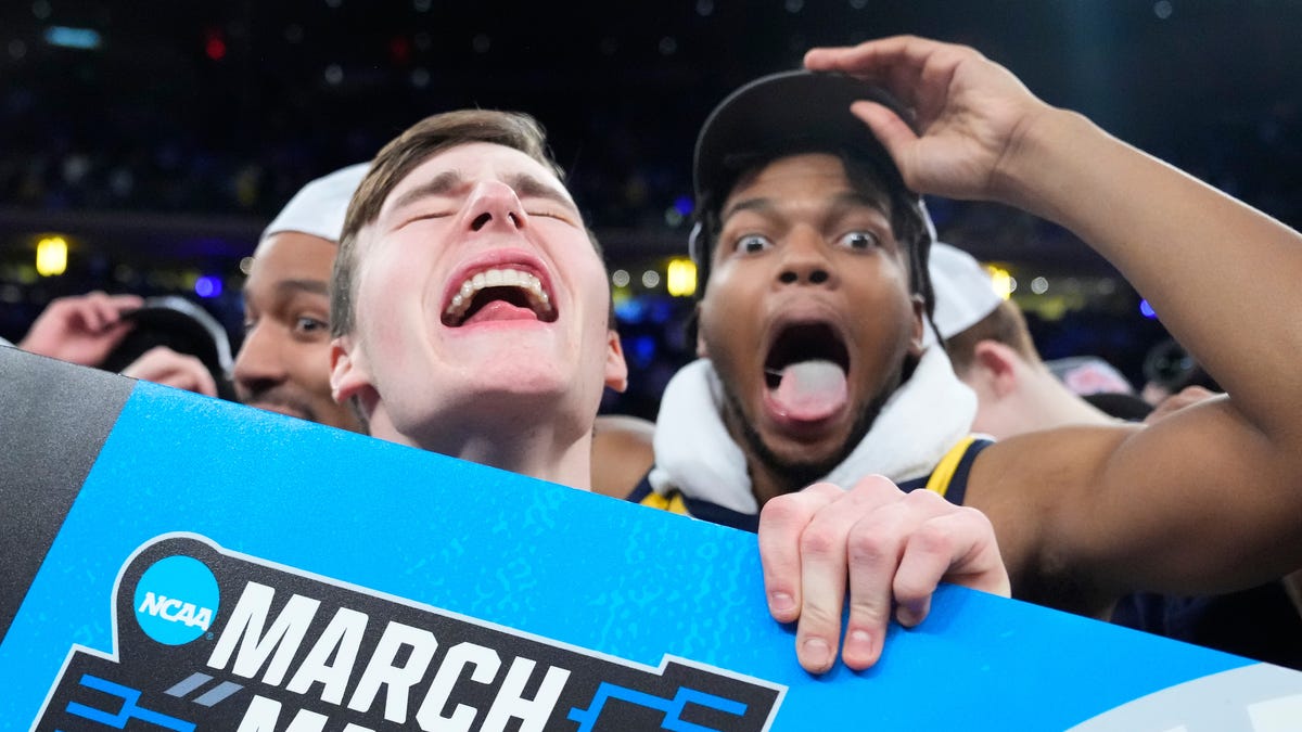 Featured image for "Early College Basketball Rankings and Transfer Portal Take Center Stage"