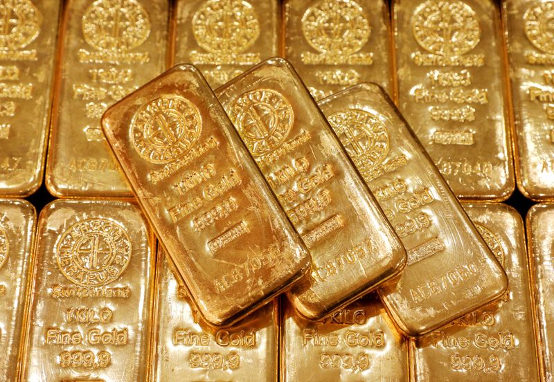 Gold's Record Highs and Banking Risks Shape Market Trends.