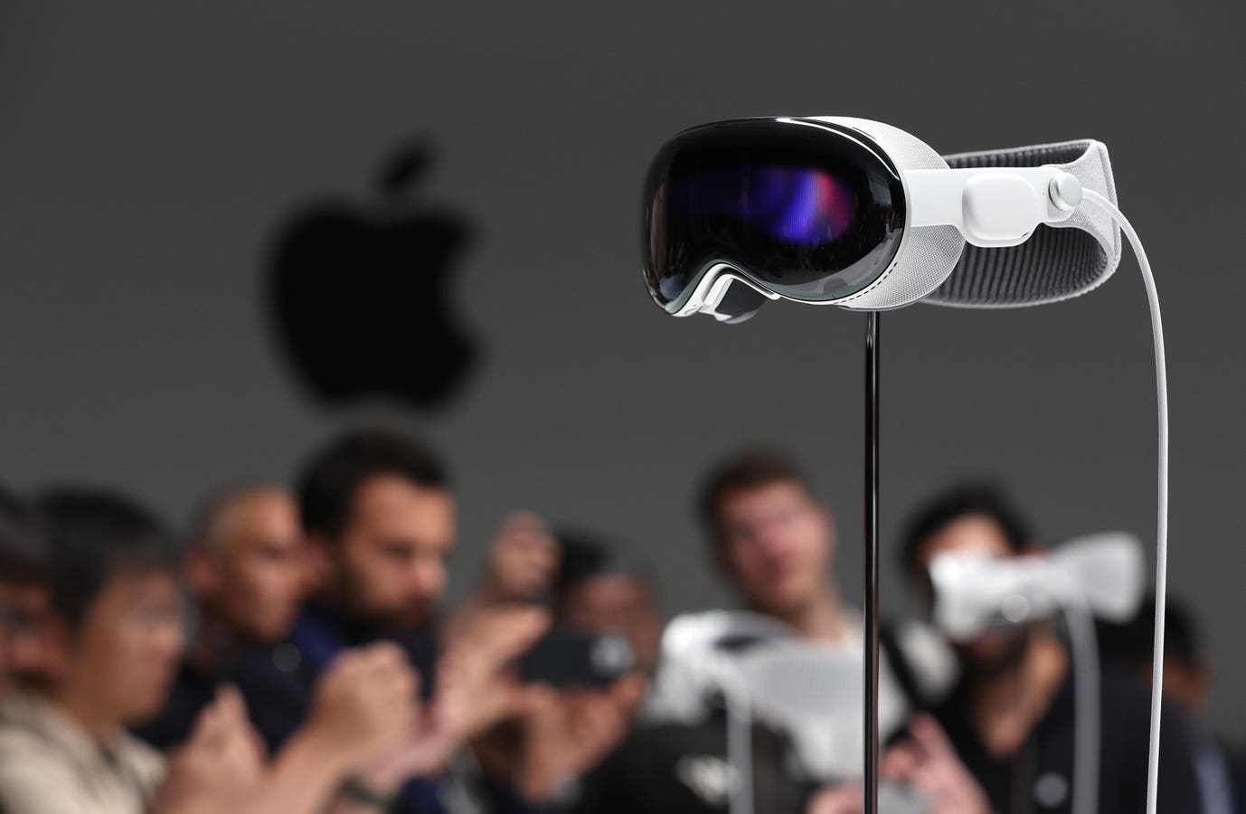 "Challenges and Controversies Surrounding Apple Vision Pro Unveiled"