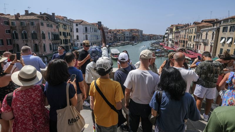 Featured image for "Venice Sets Tourist Group Cap and Loudspeaker Ban to Preserve City Charm"