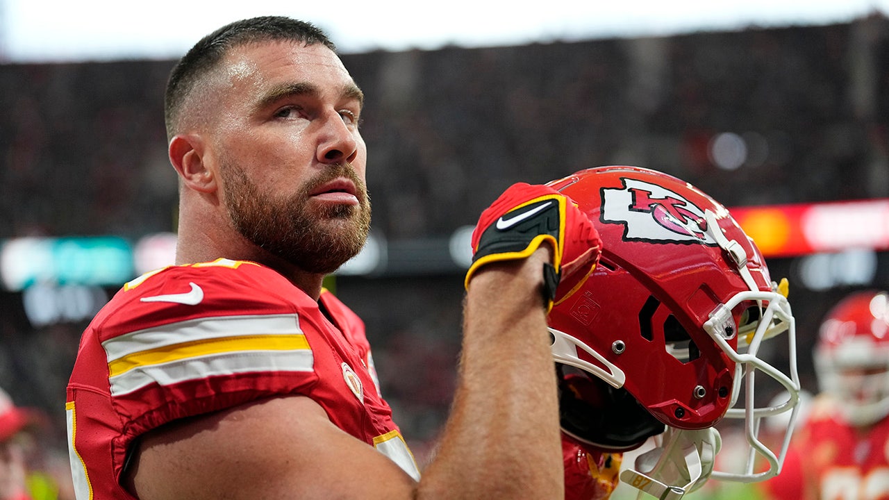 Travis Kelce's Game Performance Mocked as Taylor Swift Absence Draws Attention