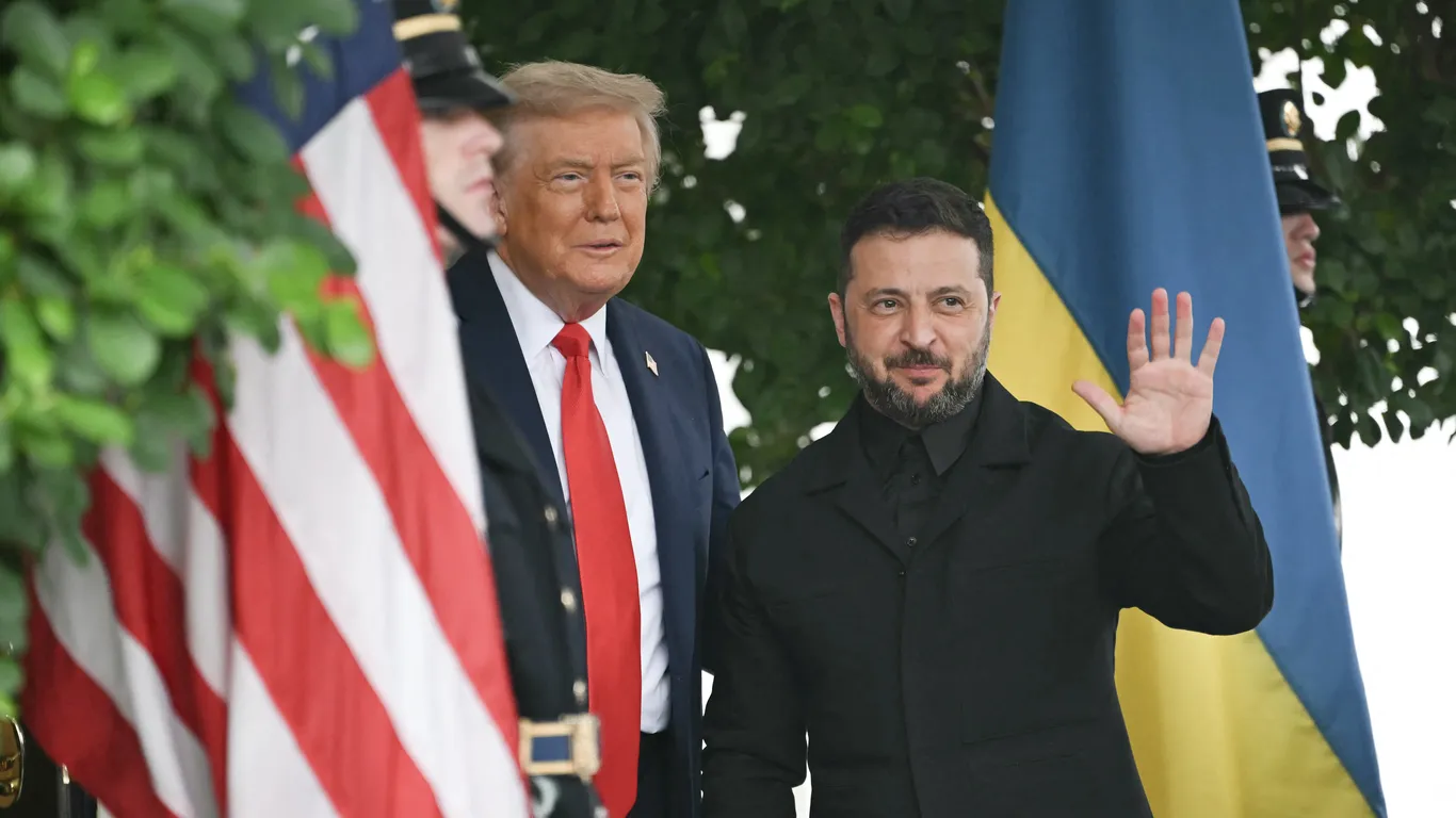 Trump Offers U.S. Security Guarantees to Ukraine Amid Ongoing Peace Talks