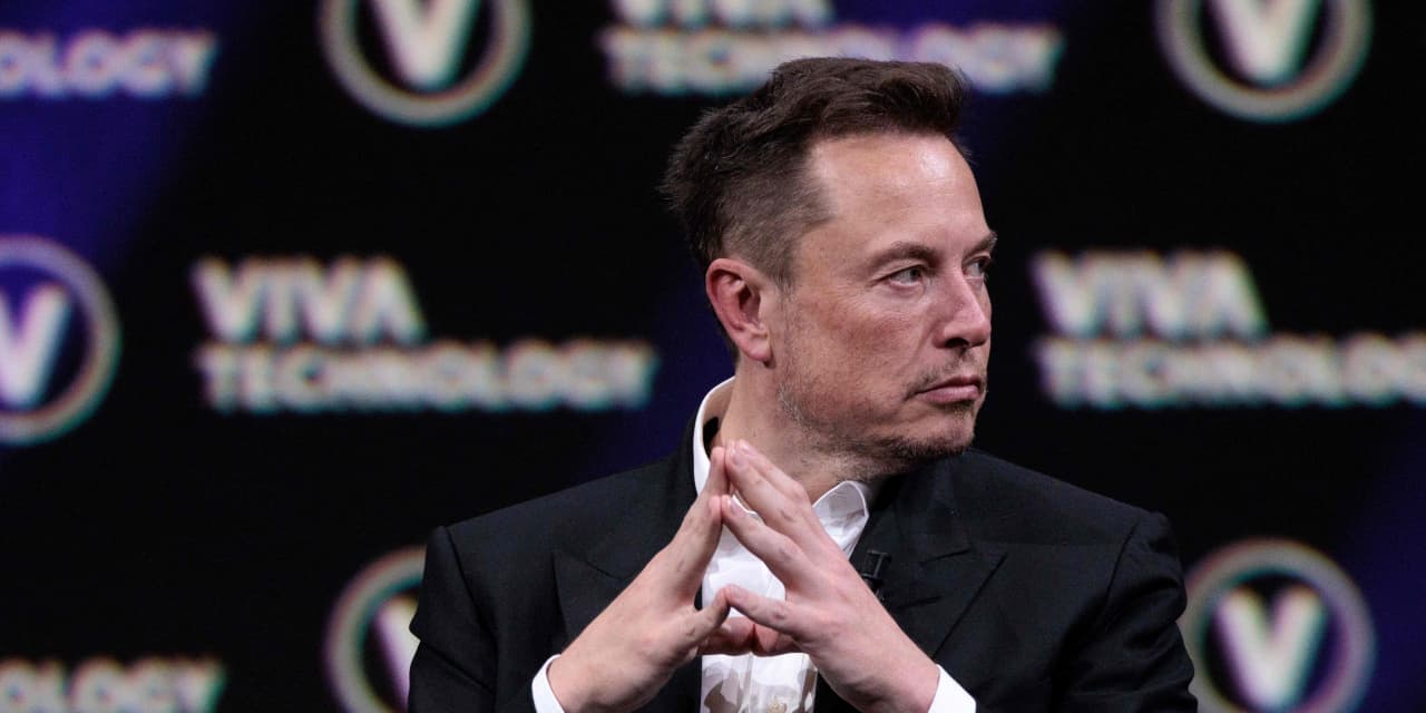 "Analyst Cautions: Tesla's Valuation Sheds $90B, But Stock Holds Potential in 2024"