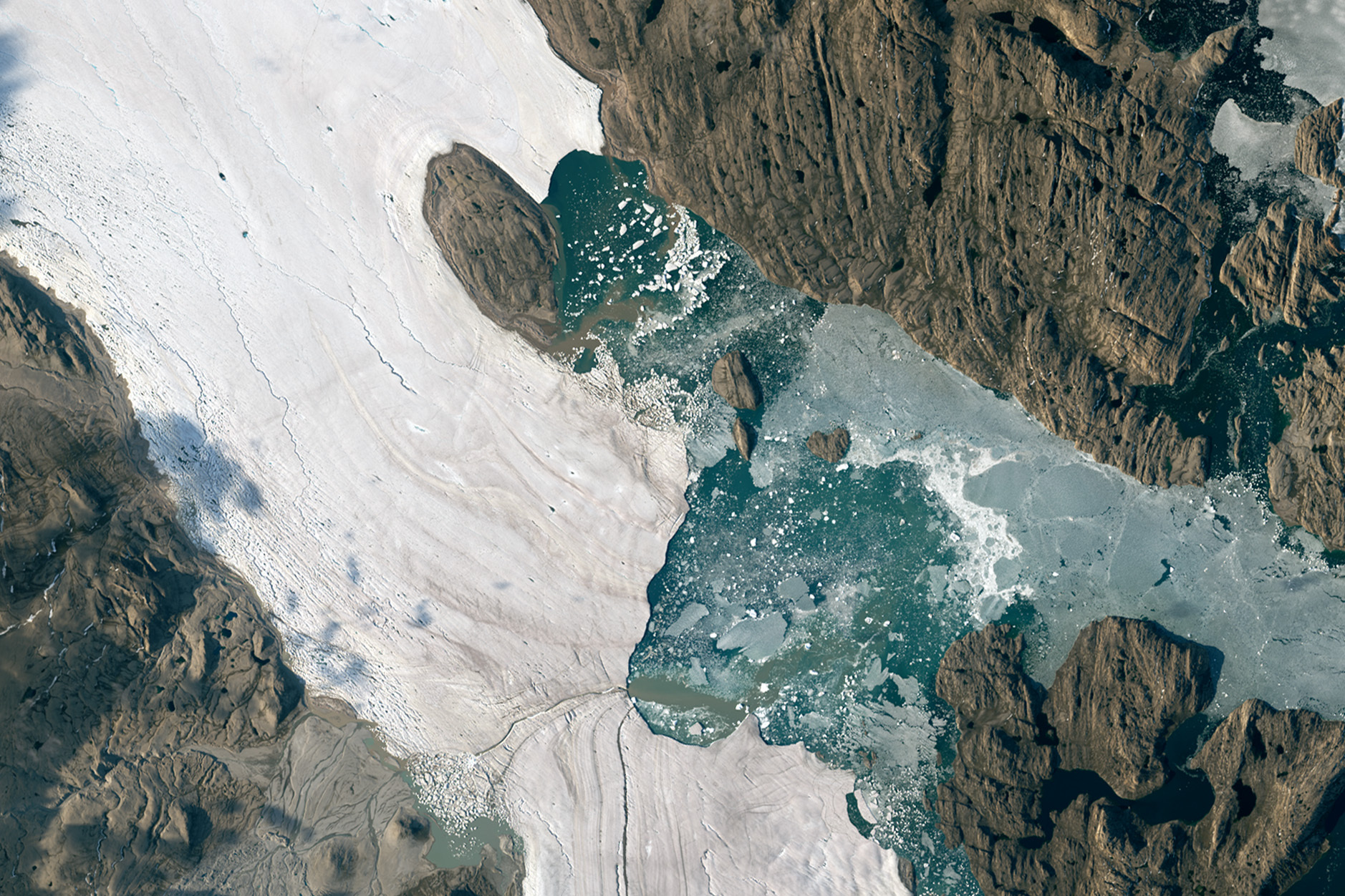 "Exploring the Untamed Beauty of Northeast Greenland's Summer Breakout"