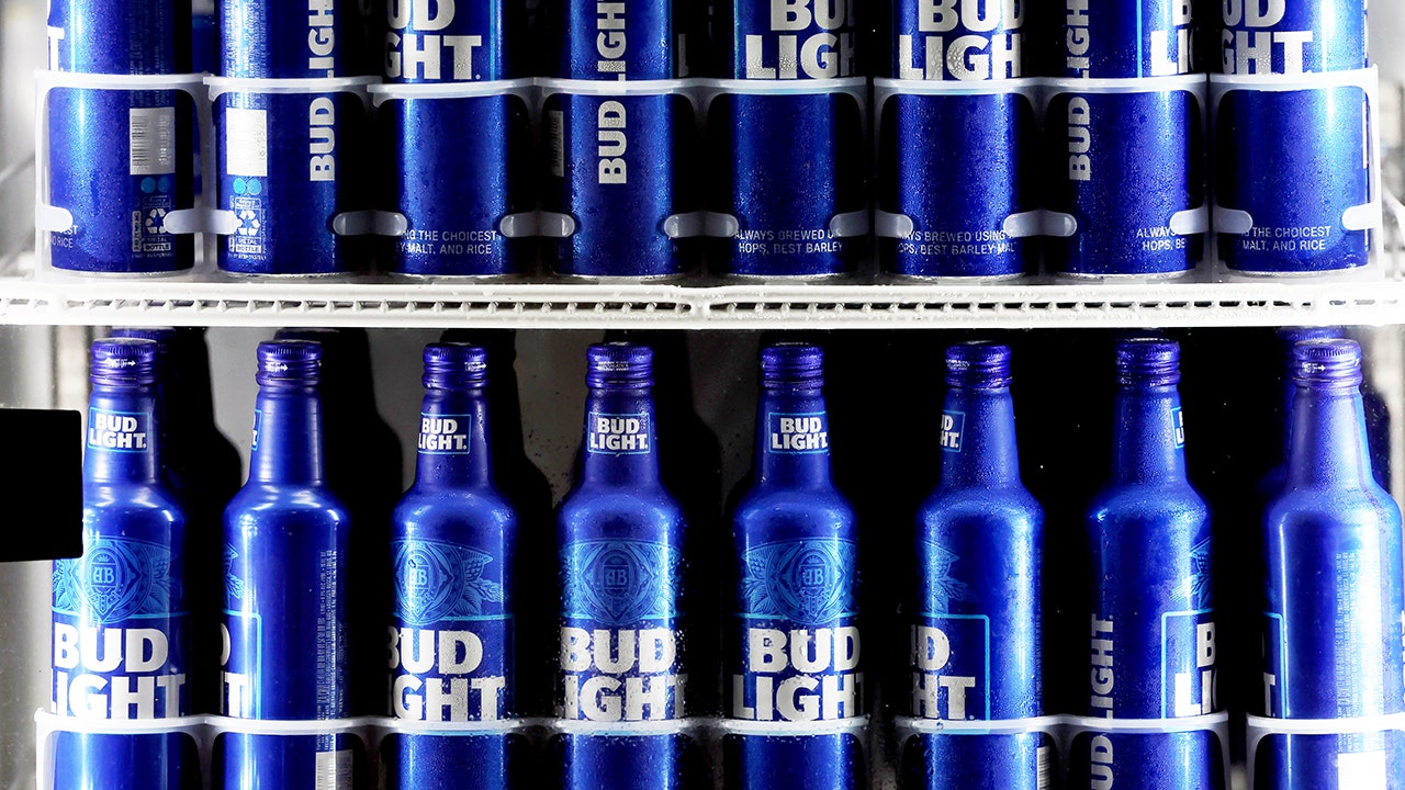 Featured image for "Bud Light's Impact: Anheuser-Busch InBev's Q4 Earnings and Sales Decline"