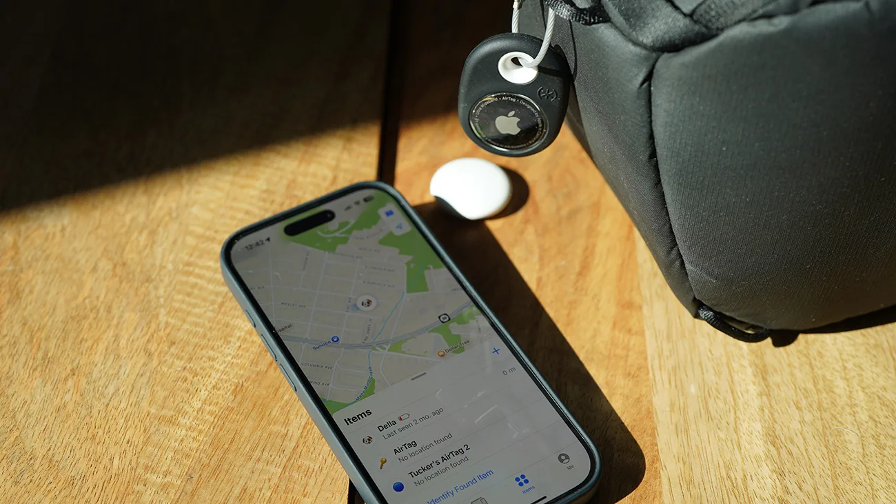 Featured image for Apple's iOS 18.2 Enhances AirTag Tracking for Lost Luggage