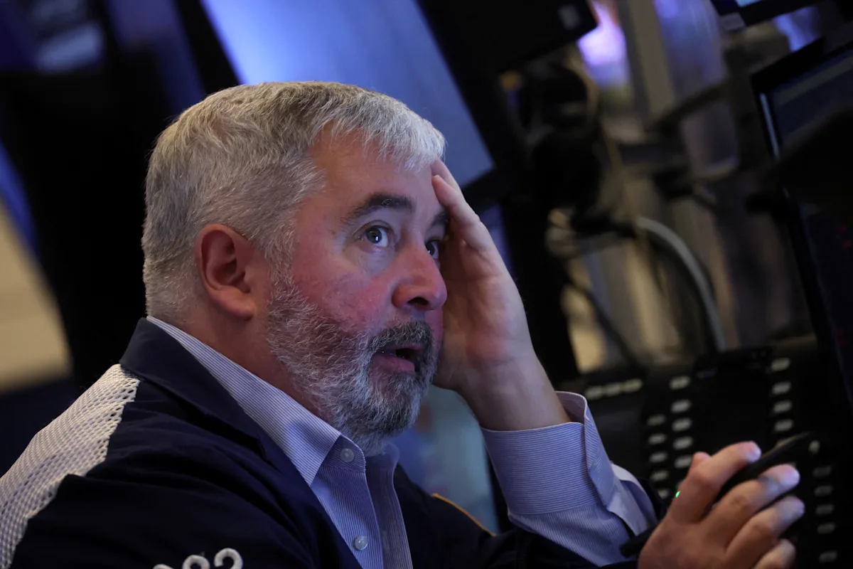 "Rising Treasury Yields Trigger Stock Market Decline"