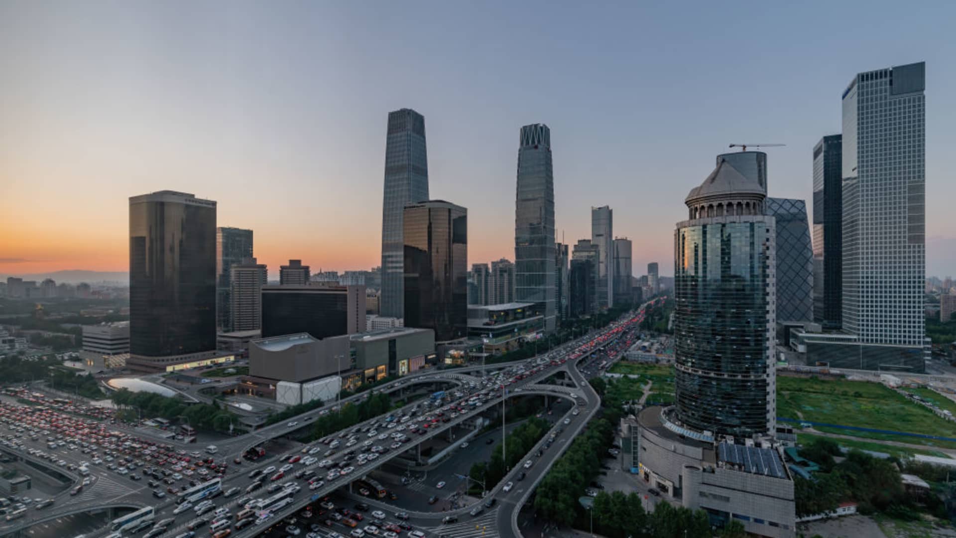 Asian Markets Mixed Amid Anticipation of Key Economic Data