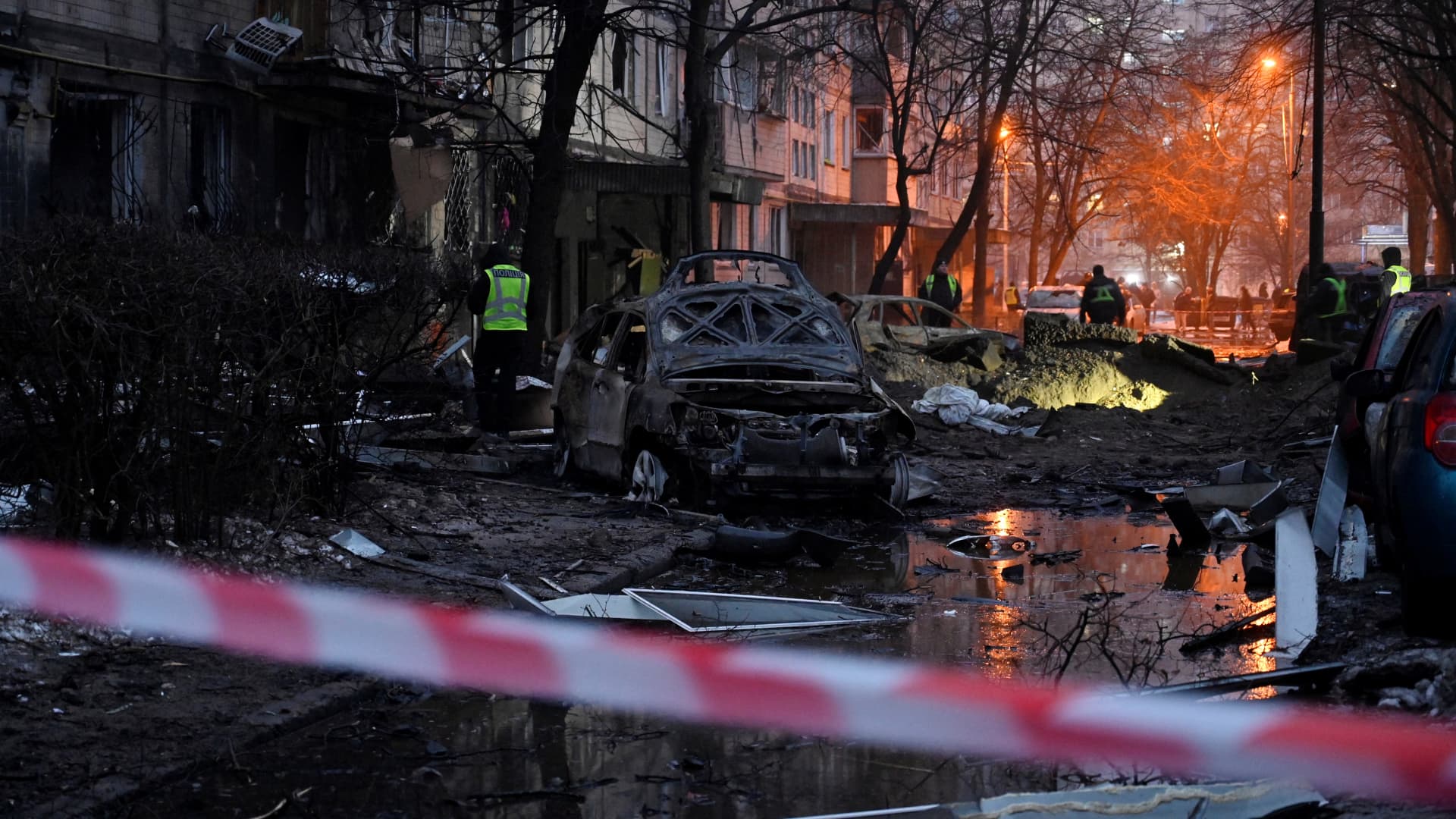 "Russian Missile Attacks on Kyiv Leave Dozens Injured and Children's Hospital Damaged"
