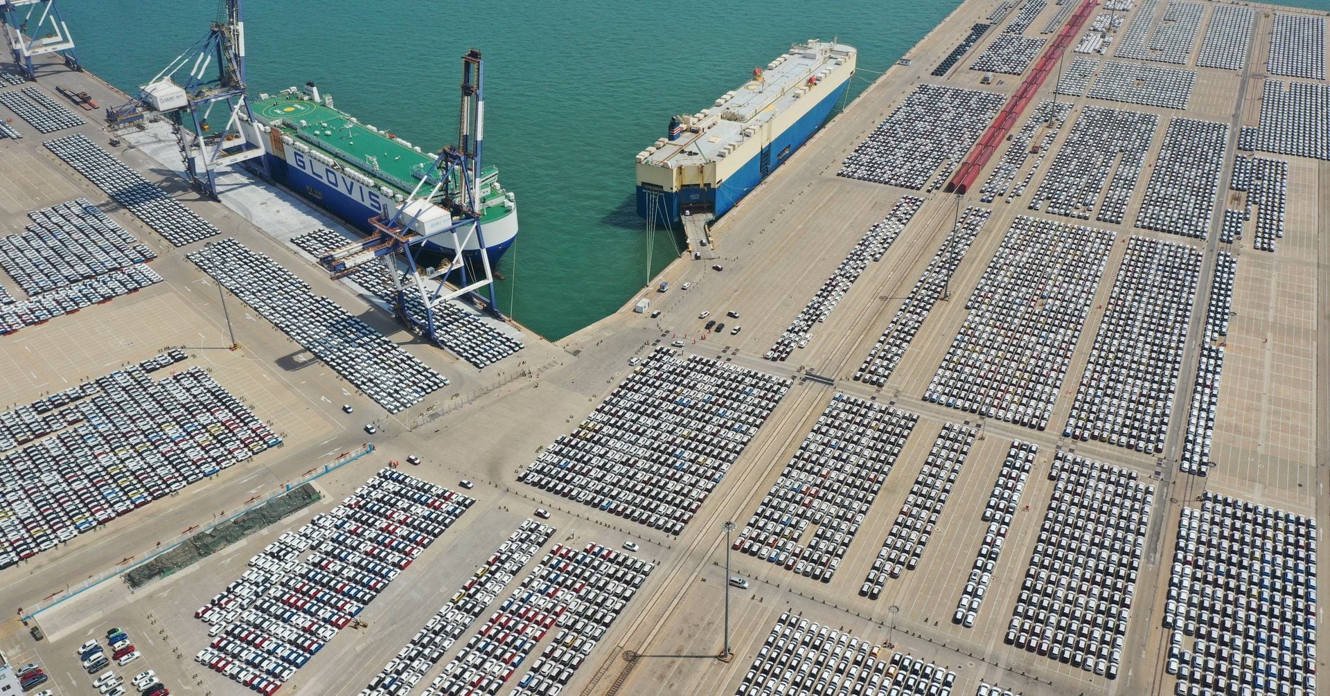 Featured image for "China's Exporters Grapple with Deflation Pressures Amid Economic Dilemma"