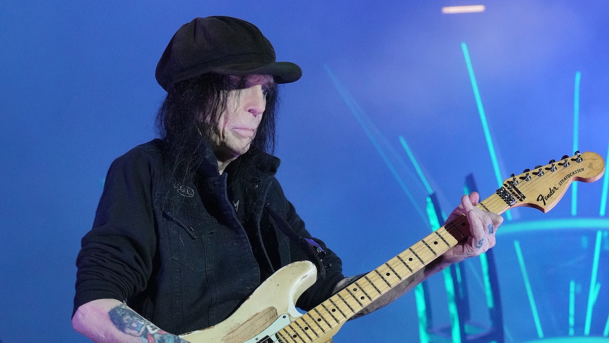 Mick Mars Takes Legal Action Against Mötley Crüe for Financial Dispute and Pre-Recorded Tracks.