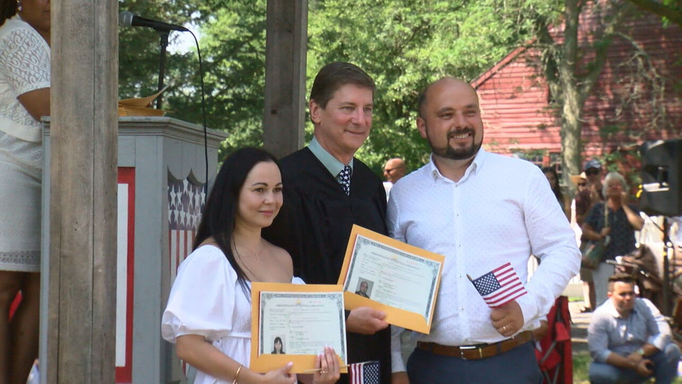 Celebrating New Opportunities: 501 New American Citizens Welcomed in Seattle