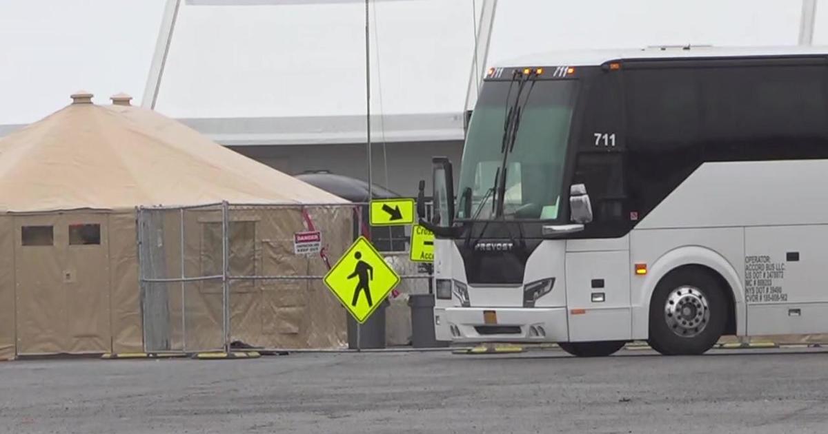 NYC High School Students Forced into Remote Learning as School Houses Migrants