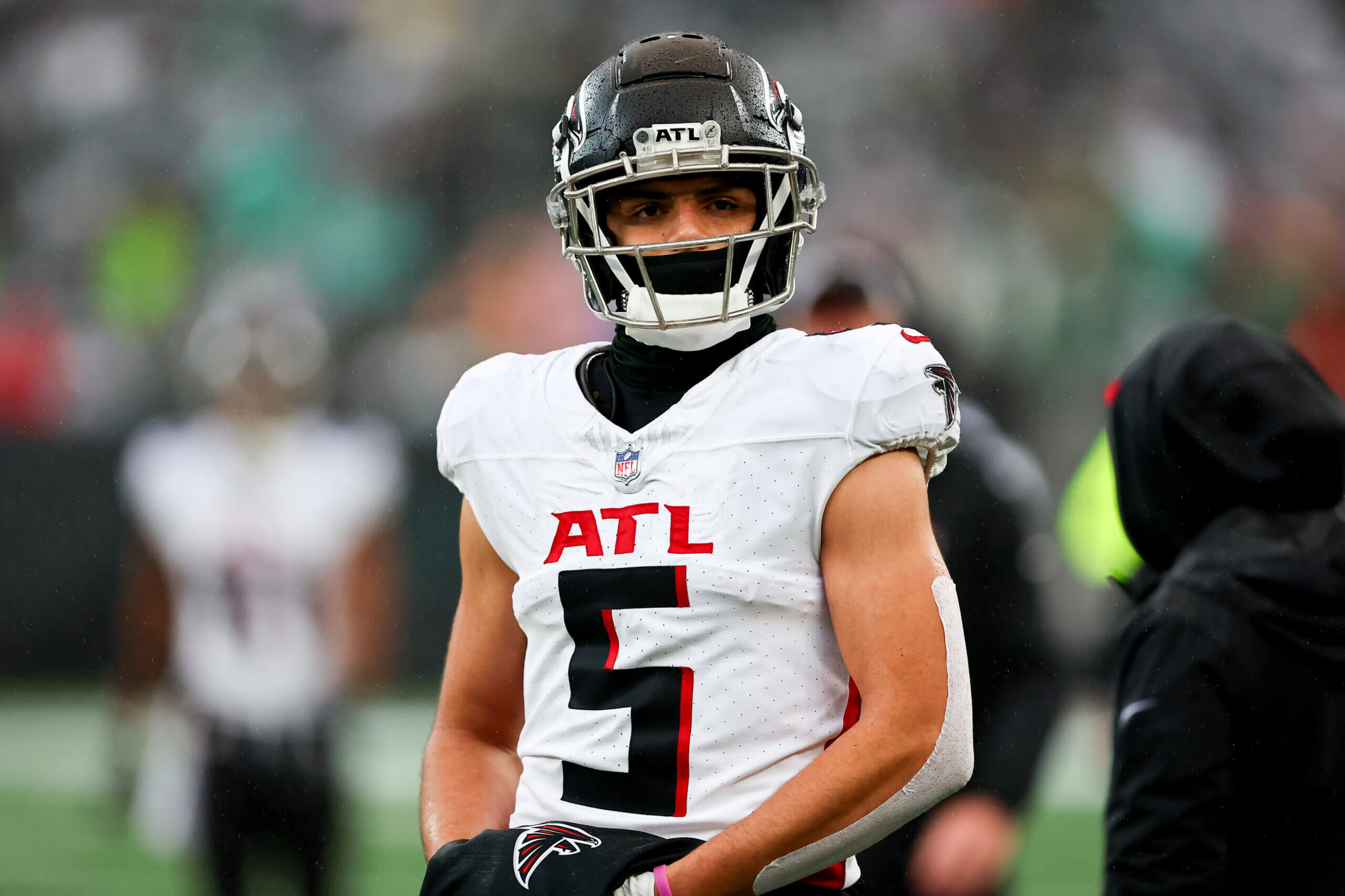 Featured image for "Fantasy Football Cuts and Waiver Wire Targets for Week 14"