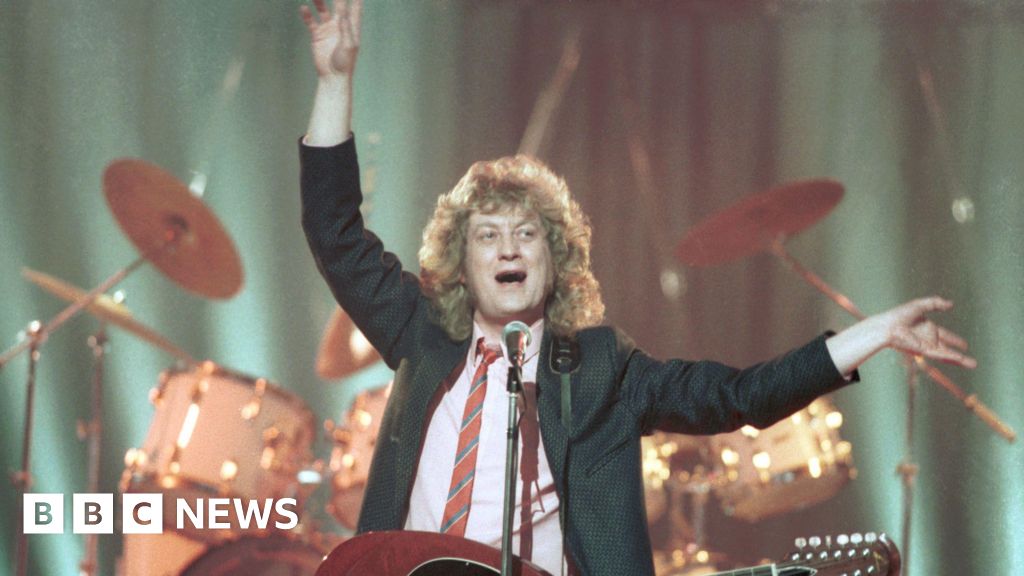 Noddy Holder Skips Christmas Dining Over Slade Song