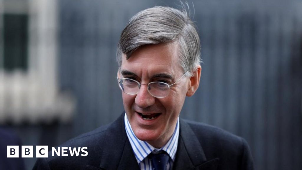 Rees-Mogg warns Tories against blocking Boris Johnson's return to Parliament.