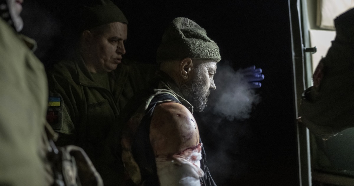 "Ukrainian Forces Withdraw Under Russian Pressure from Avdiivka"