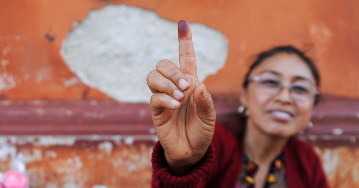 Leftist candidates lead as Guatemala heads to divisive run-off election.
