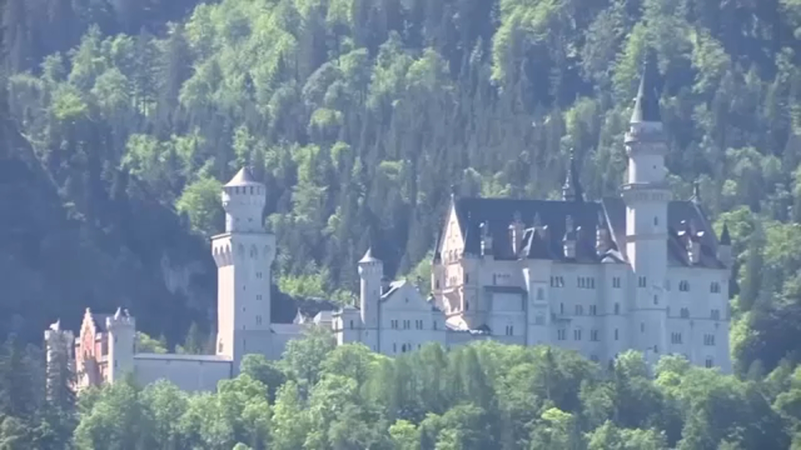 Fatal Attack on American Tourist Near Germany's Neuschwanstein Castle.