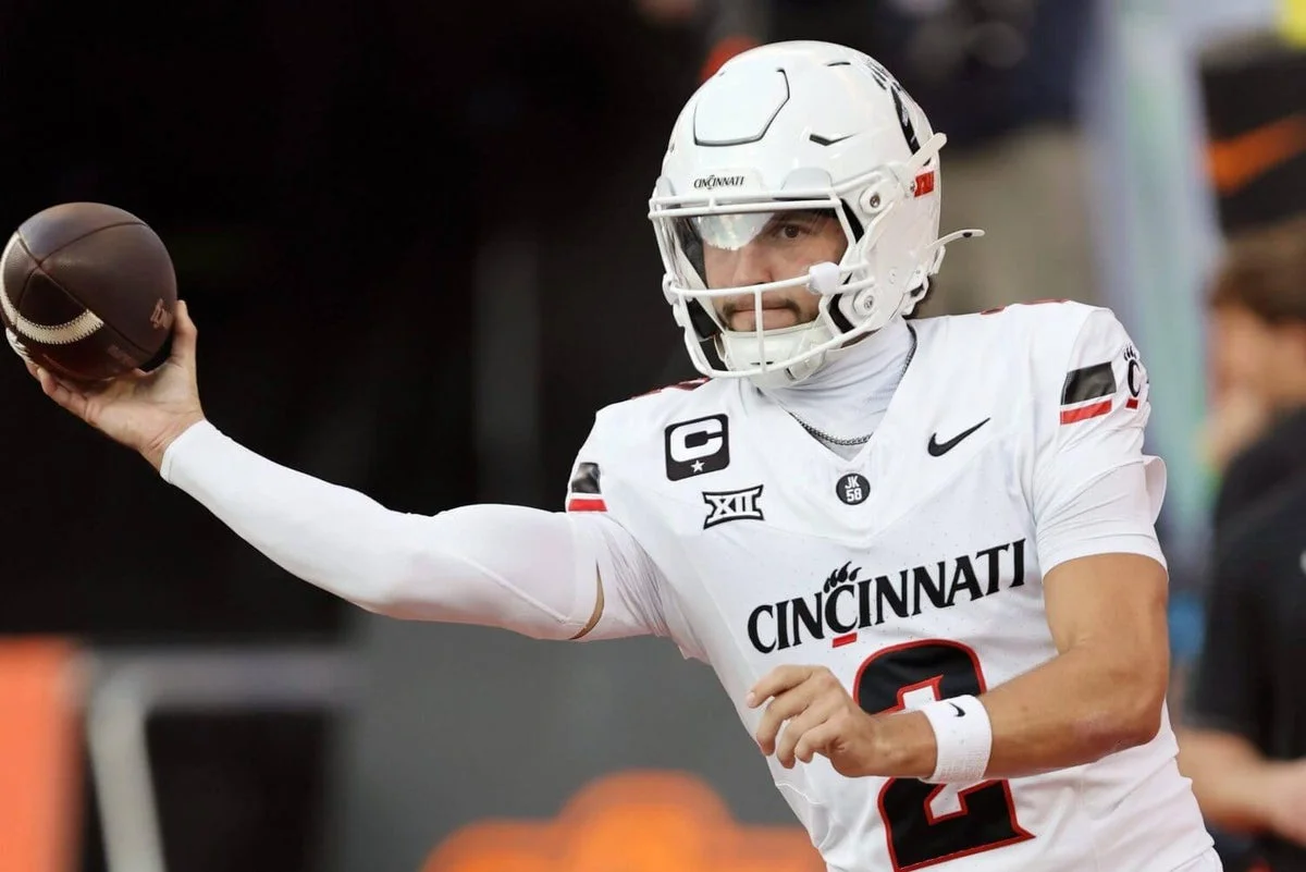 Featured image for Top Transfer Quarterbacks to Watch in College Football Offseason
