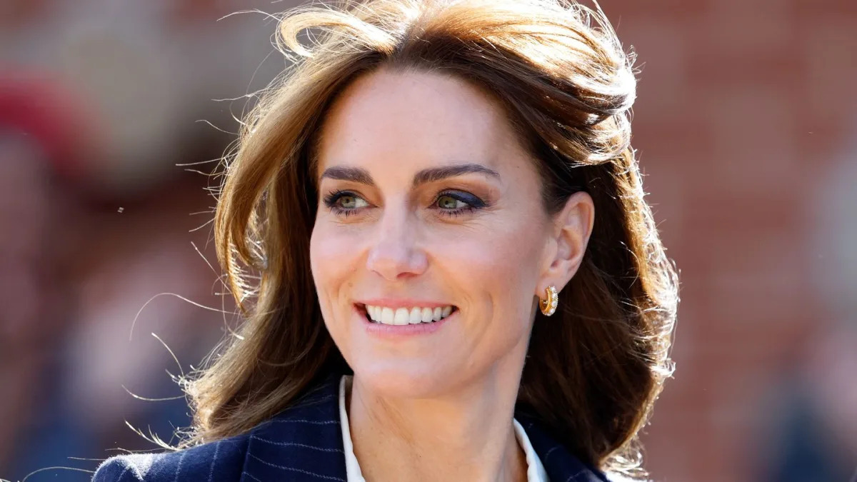 "Kate Middleton's Public Appearance After Hospitalization Sparks Royal Family Speculation"