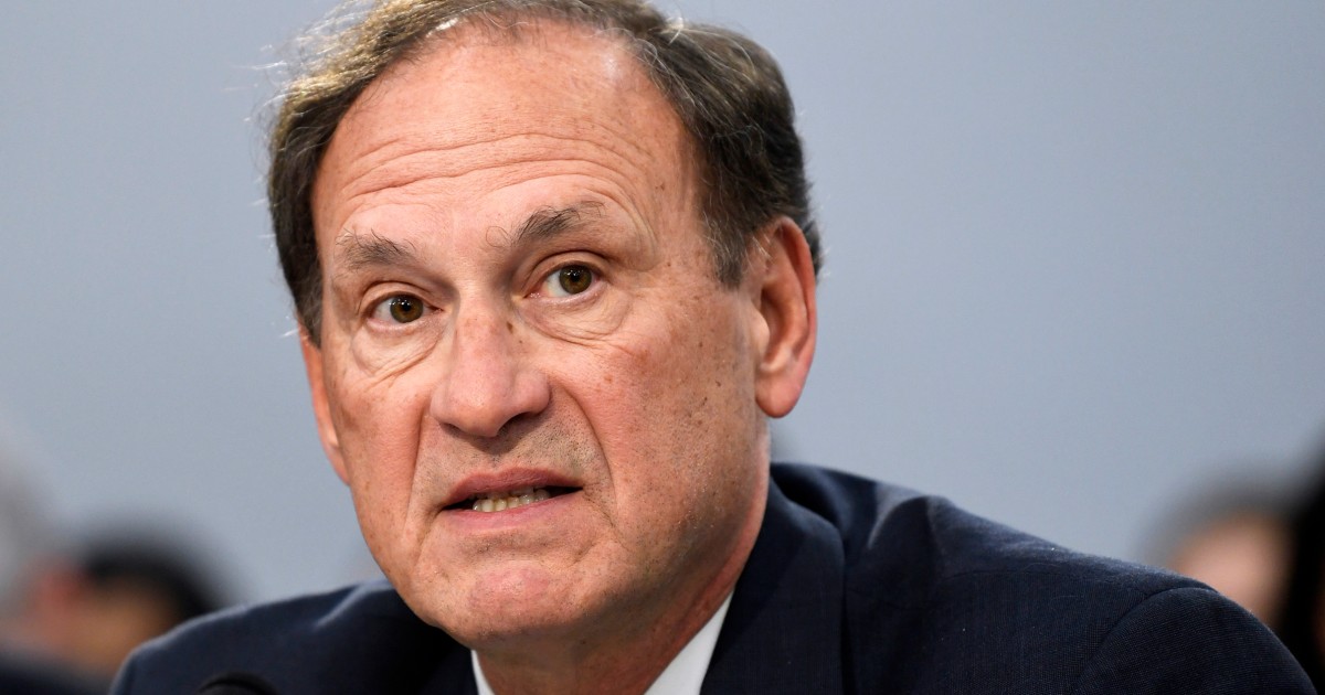 Senate Democrats Demand Ethics Meeting with Chief Justice Roberts Over Alito's Flag Displays