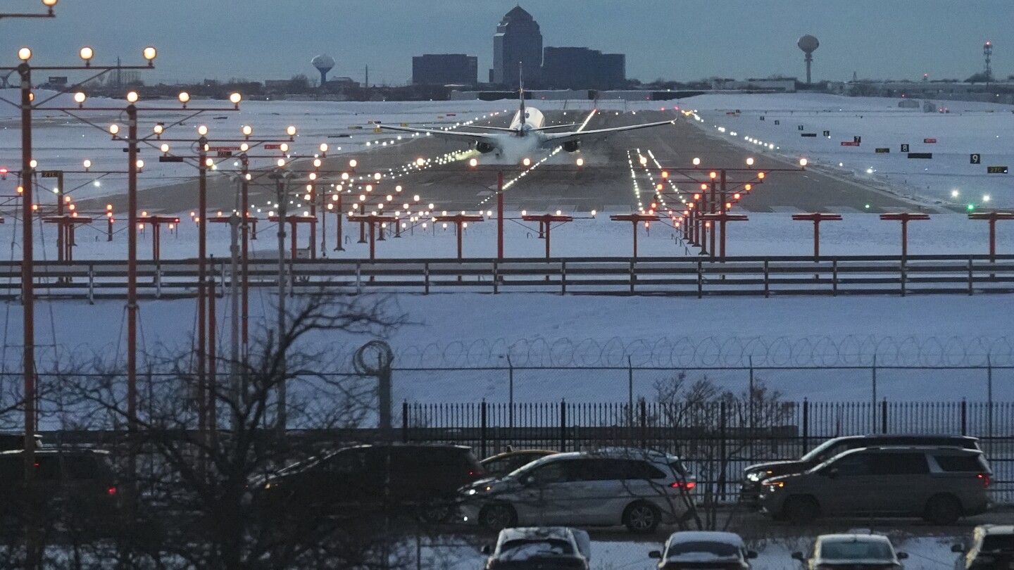 Featured image for Winter Storm Disrupts Travel Across US Northeast and Great Lakes