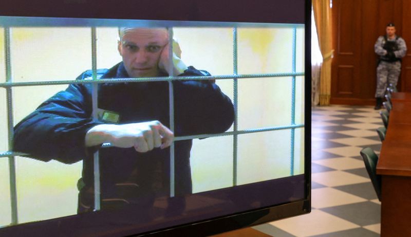 Navalny Anticipates Prolonged Imprisonment Under Putin's Regime