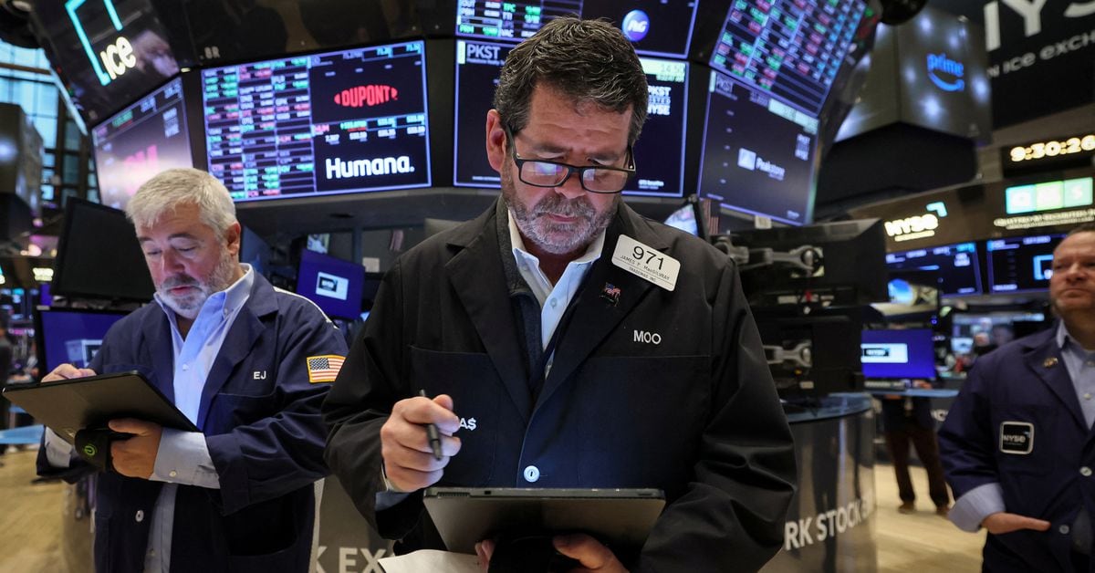 Investors Eye Earnings and Fed Signals, Wall Street Remains Quiet.