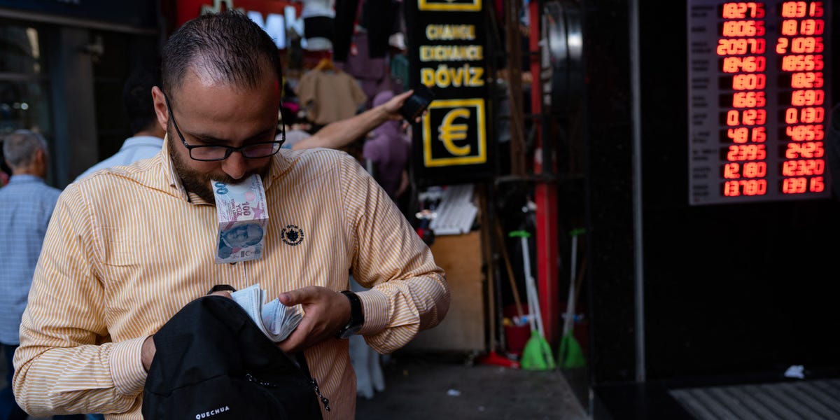 Turkish Lira Plummets Despite Interest Rate Hike