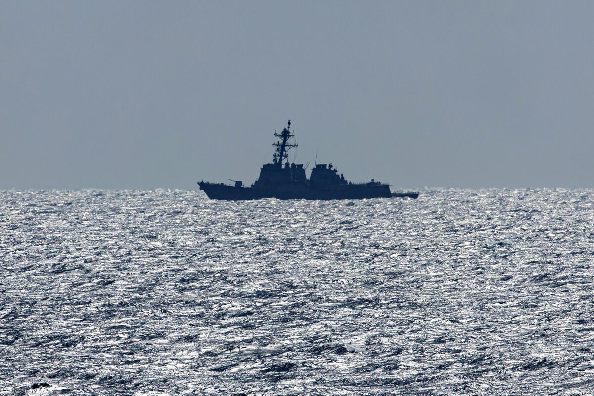 Featured image for Houthi Missile Hits Chinese-Owned Ship in Red Sea