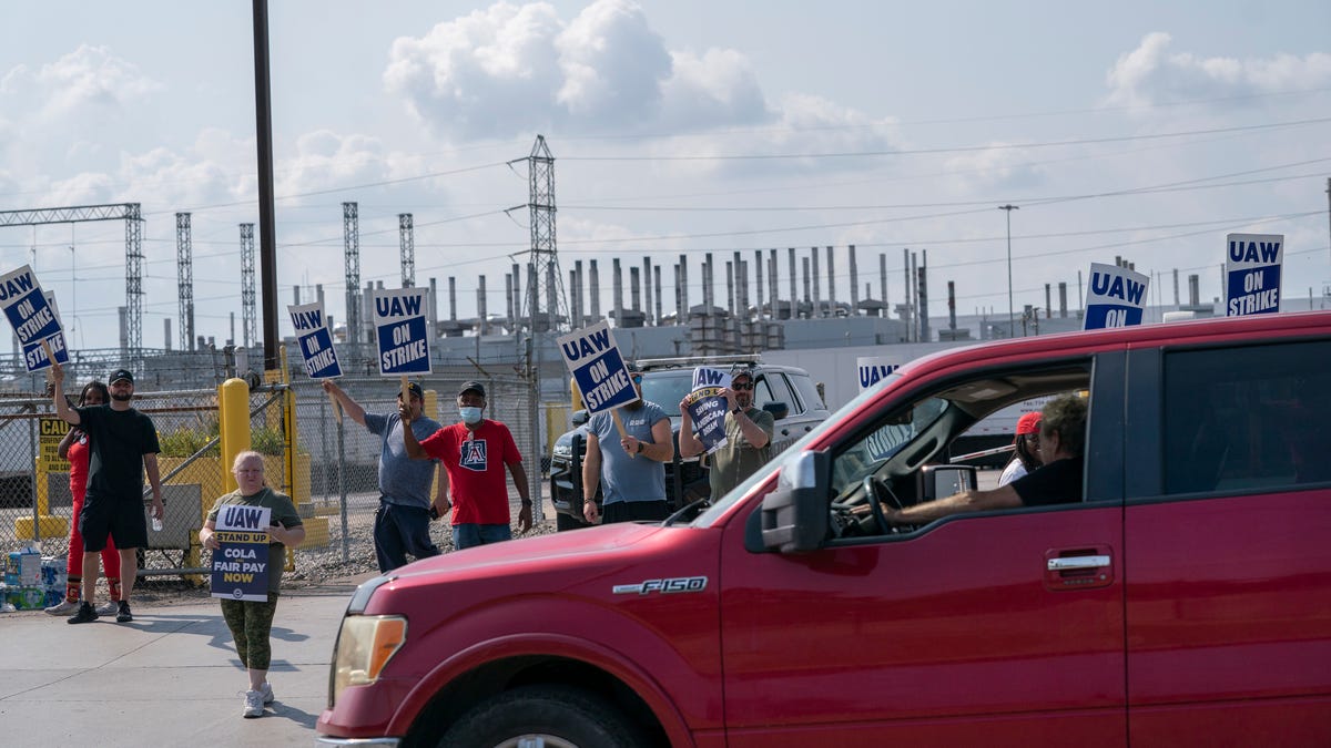 Featured image for "UAW Strike Escalates: Red Stream of Workers Floods Facilities"