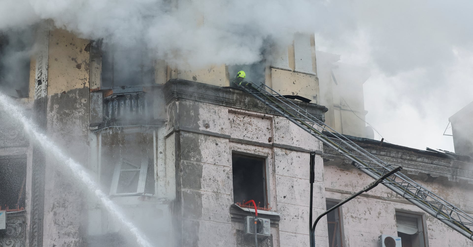 "Russia's Largest Missile Attack on Kyiv Met with Ukrainian Resistance"