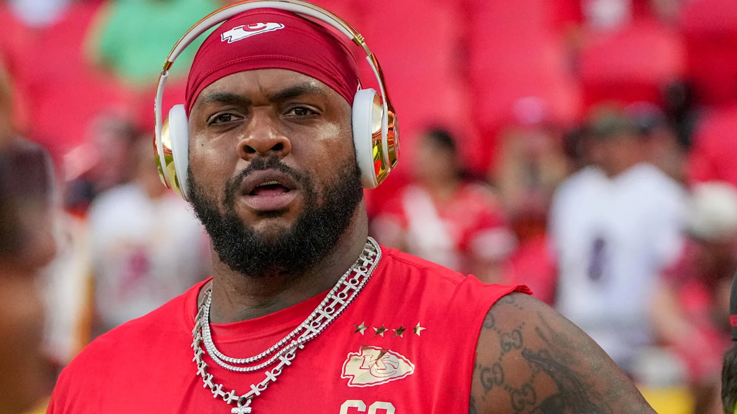 Featured image for Leo Chenal's Blocked FG Seals Chiefs' Victory Over Broncos