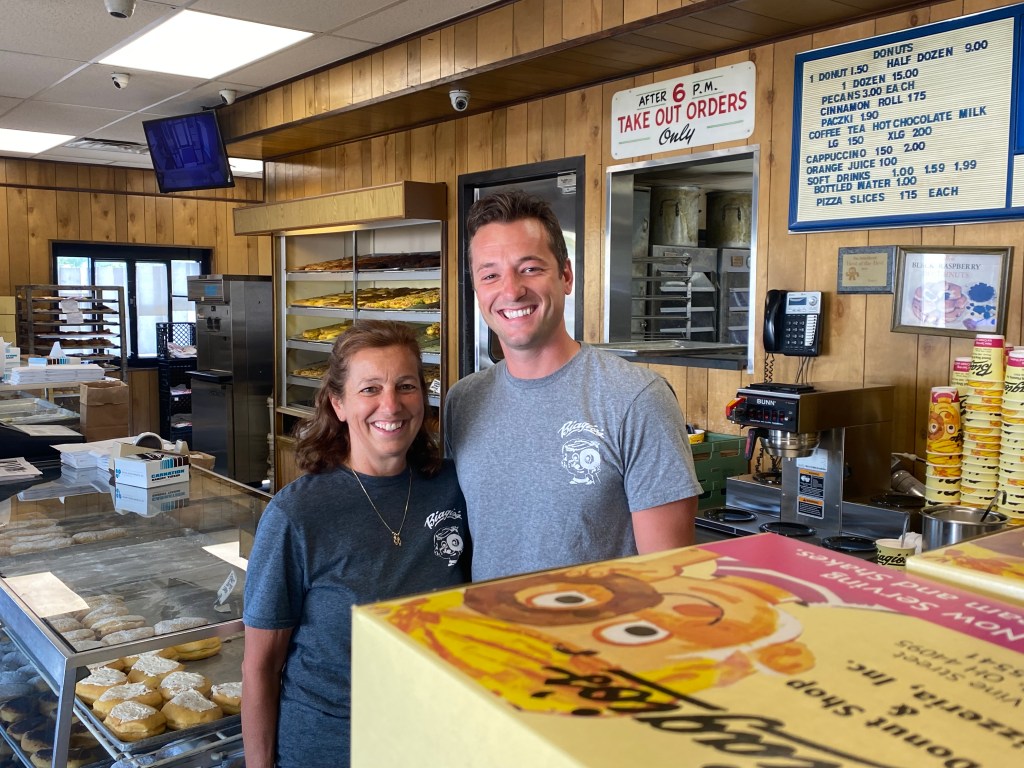 Top Doughnut Shops Across America and Australia: Rankings and Competitions.