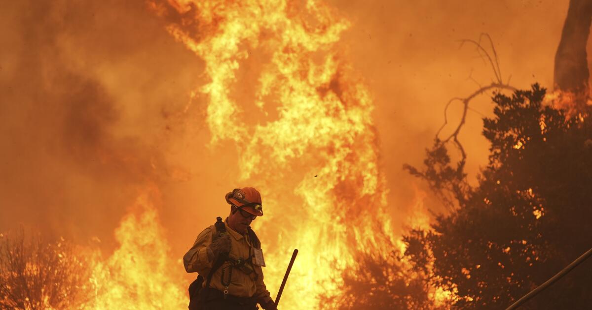 Featured image for Canyon Fire Burns 4,800 Acres, Evacuations Ordered in LA and Ventura