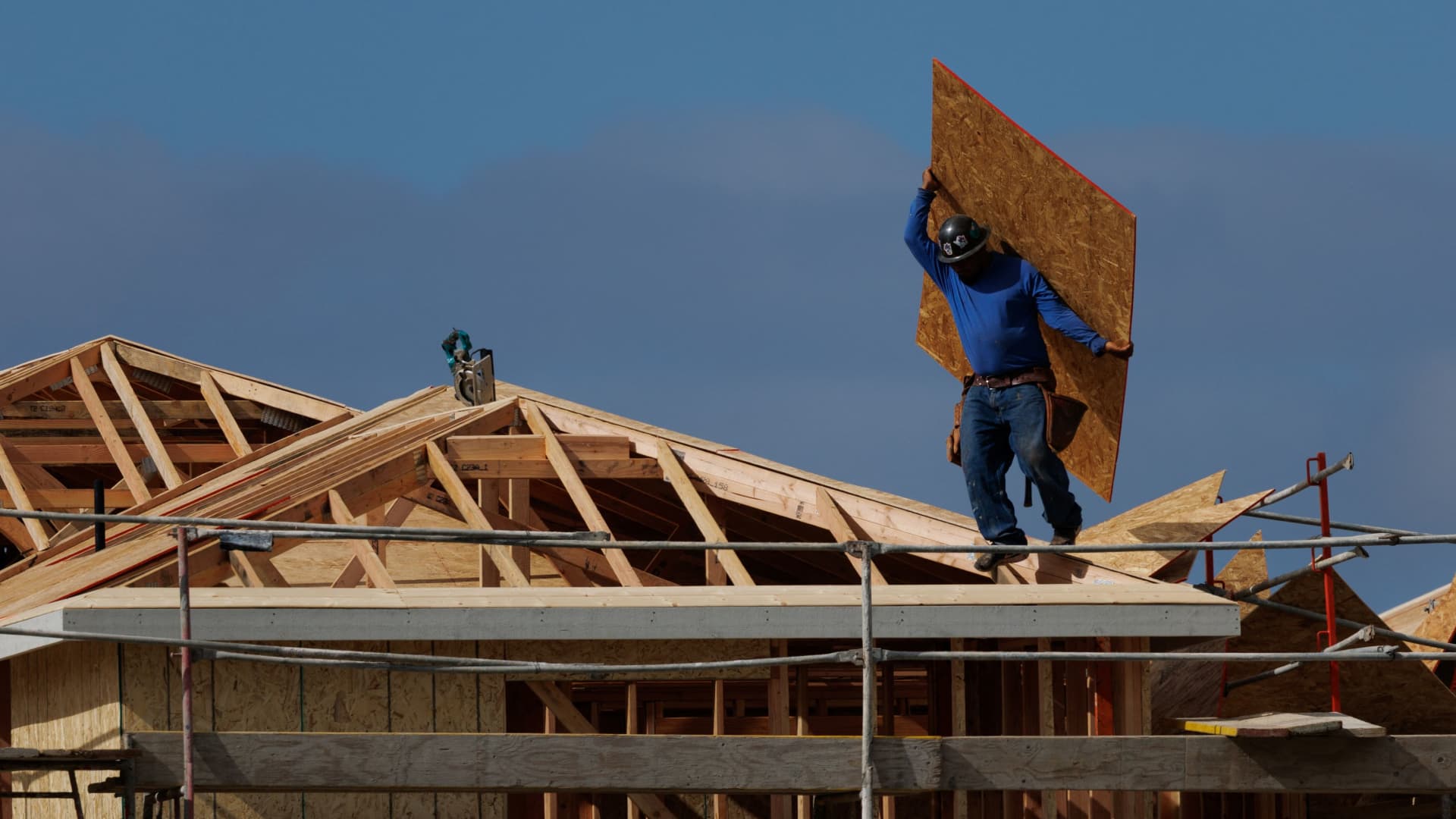 Featured image for US Homebuilder Confidence Slightly Rises Amid Market Adjustments