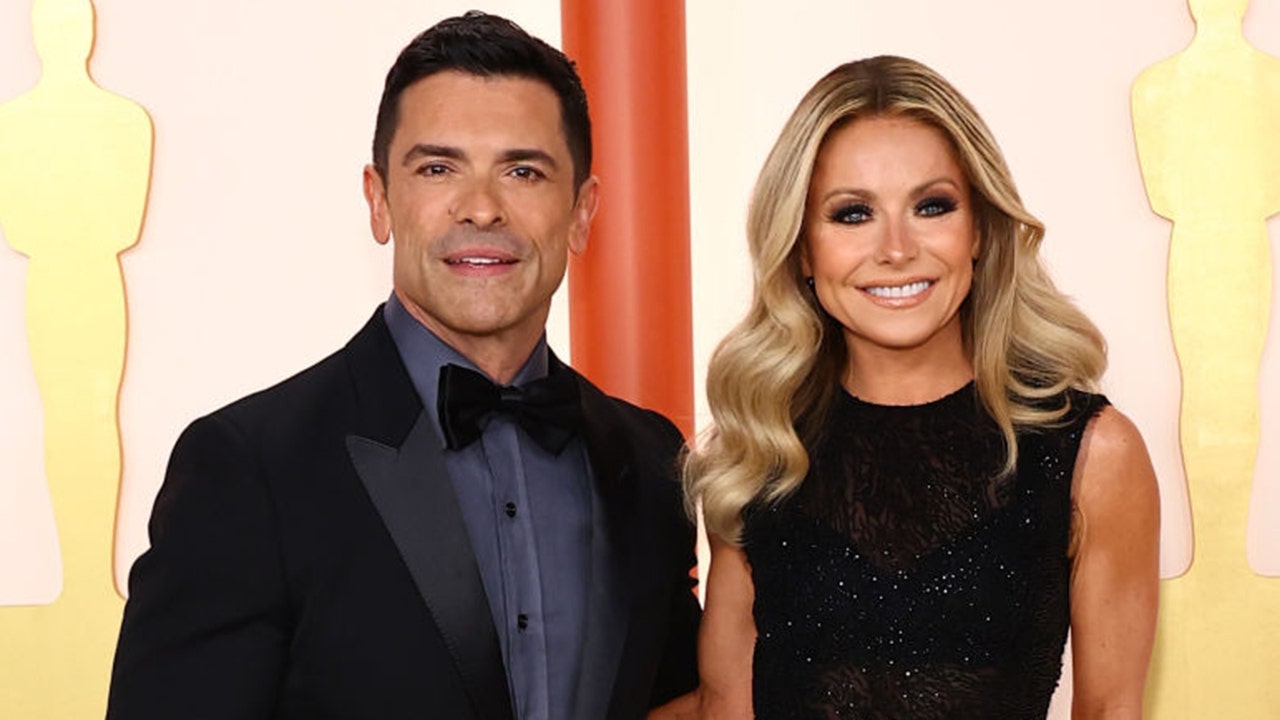 Kelly Ripa Reveals 'Ludicrous' Pandemic Sex Life with Husband Mark Consuelos.