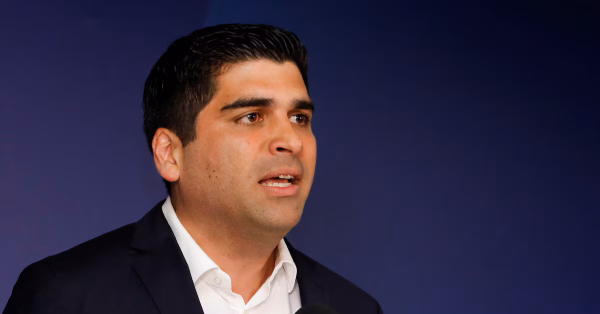 Ecuador Candidate Sonnenholzner Escapes Shoot-out on Eve of Election