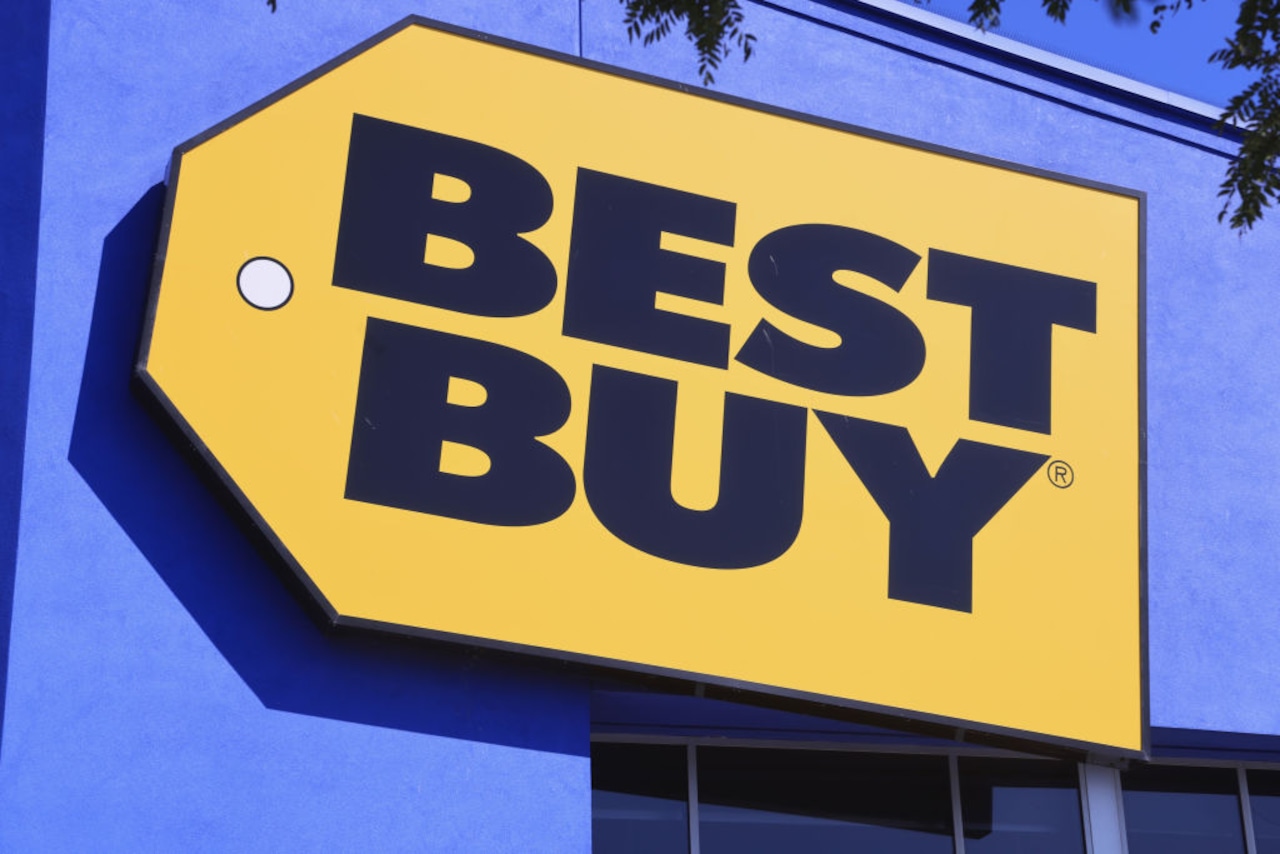 Featured image for "Best Buy Announces Closure of 10-15 U.S. Stores"