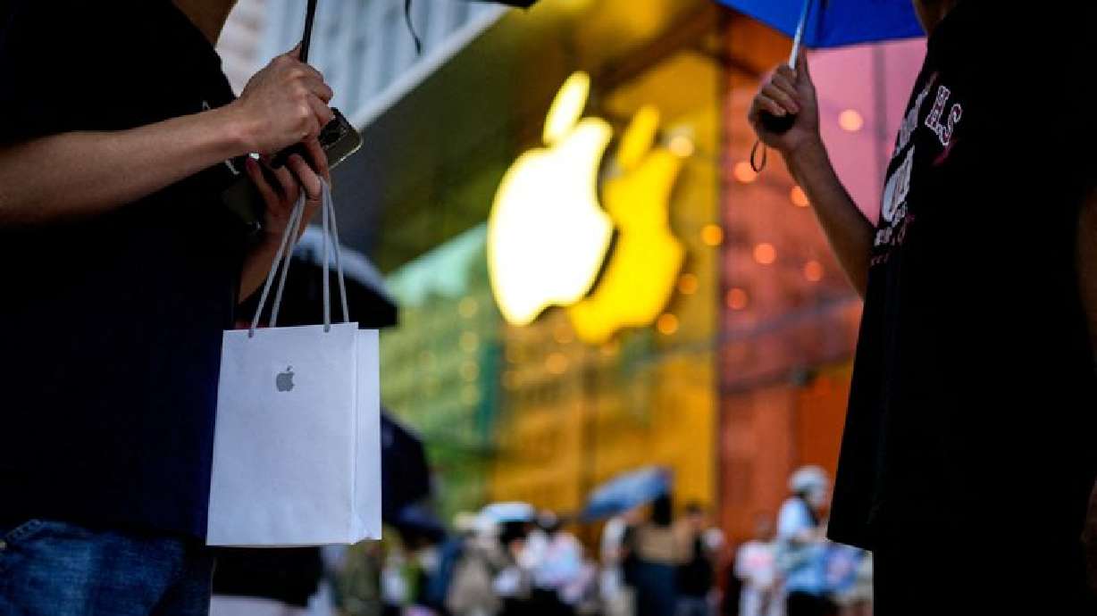 "Apple Addresses iPhone 15 Overheating Issues with Software Fix"