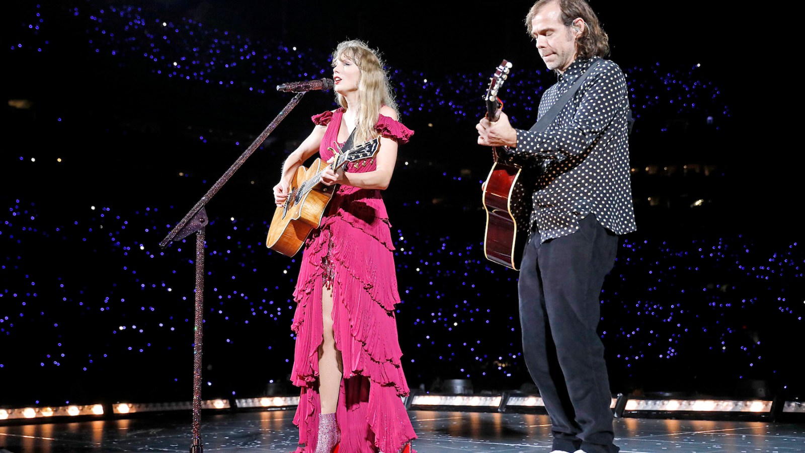 Featured image for Taylor Swift and Aaron Dessner Perform Live in Santa Clara with "Right Where You Left Me"
